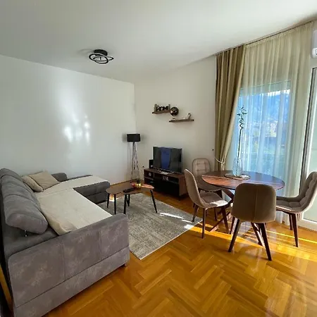 Sunny Apartment In Tivat Exterior photo