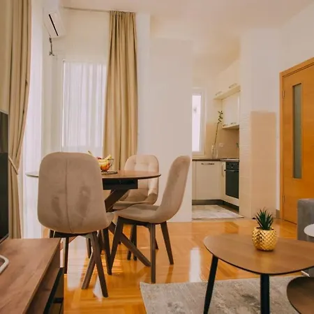 Sunny Apartment In Tivat Exterior photo