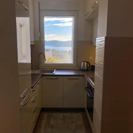 Sunny Apartment In Tivat Exterior photo