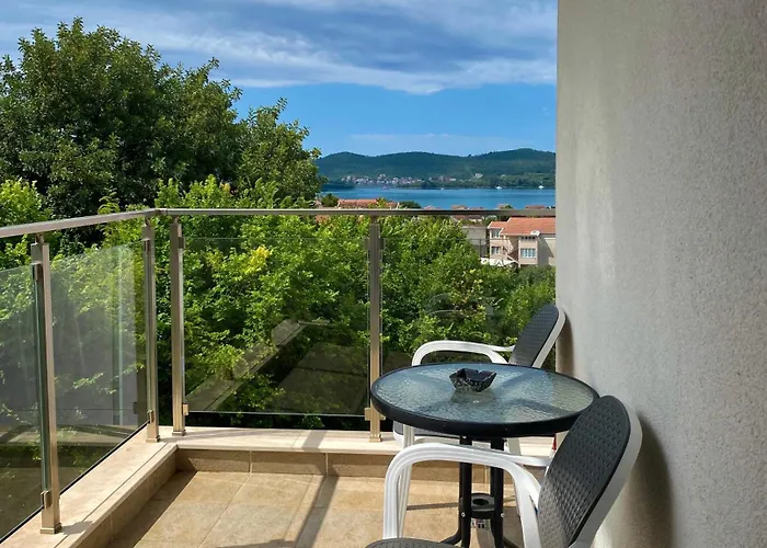 Sunny Apartment In Tivat